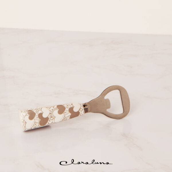 Apribottiglie con manico decorato con cuori