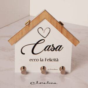 Appendichiavi casetta bianca con scritta