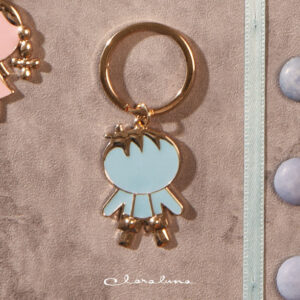 Portachiavi grande con bambino azzurro e ring oro