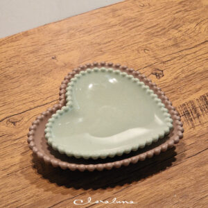 Set piattino a cuore medio e grande con merletti verde matcha e tortora