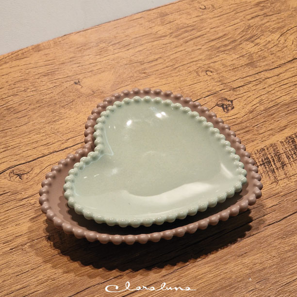 Set piattino a cuore medio e grande con merletti verde matcha e tortora