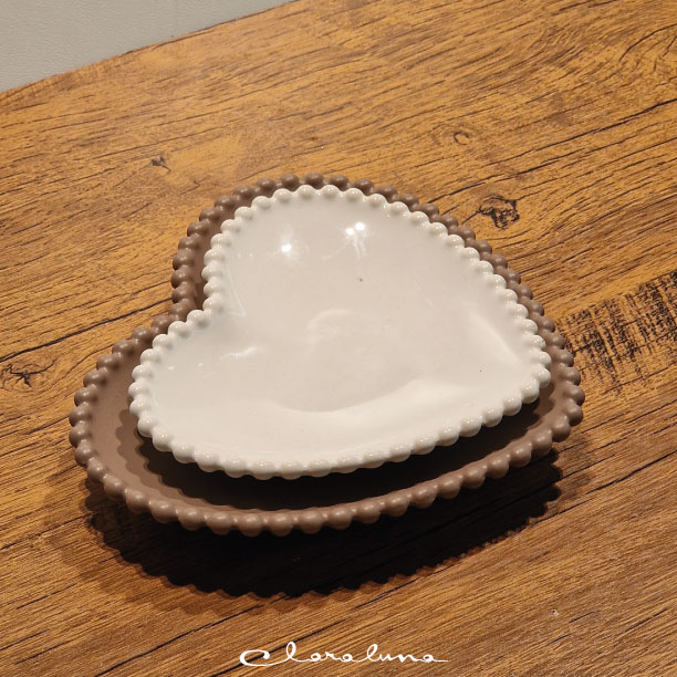 Set piattini a cuore medio e grande con merletti bianco e tortora