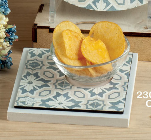 Vassoio con maiolica azzurro polvere in polvere di marmo