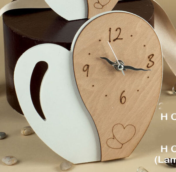Orologio a cuore in polvere di marmo e legno