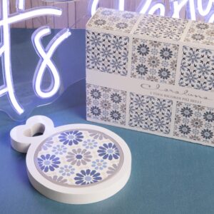 Tagliere grande bianco con fiori blu e tortora