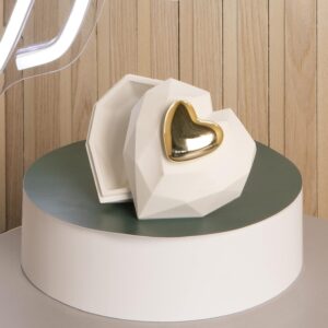 Scatolina a forma di cuore con cuore in oro