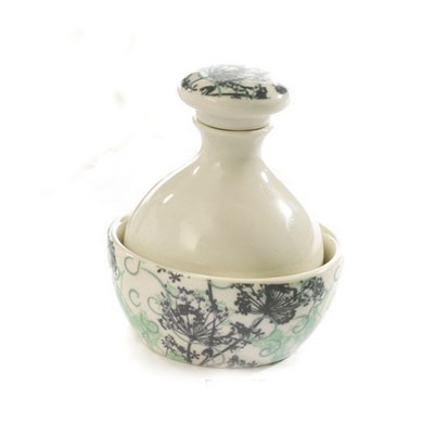 Oliera con ciotolina con fiori e ramaggi stilizzati