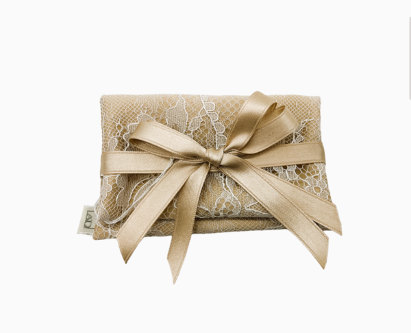 Bustina portaconfetti in raso beige con pizzo
