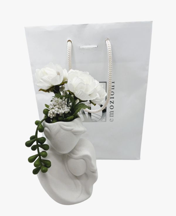 Vasetto portapiantina con coppia di sposini e fiori - immagine 2